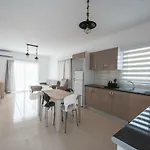 Apartment Deniz Airport *