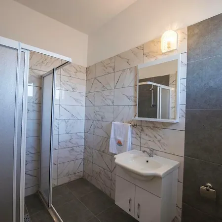 Deniz Airport 公寓