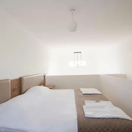 Apartment Deniz Airport