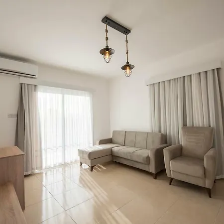 Deniz Airport Apartament Nicosia