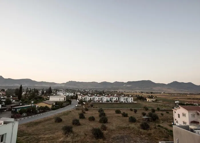 Deniz Airport Apartman *